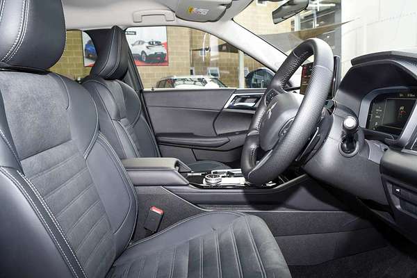 2025 Mitsubishi Outlander Aspire ZM thumb-9