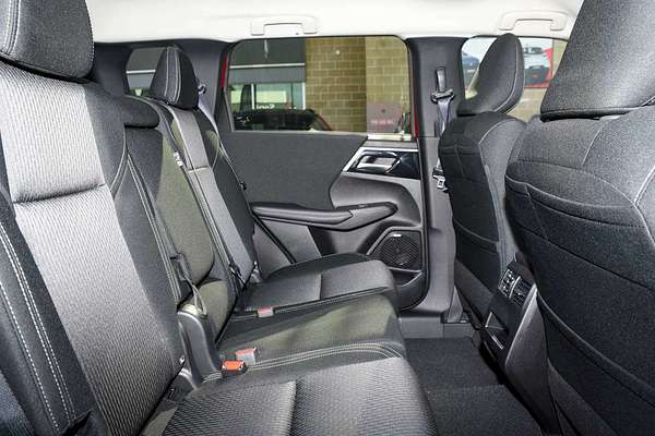 2026 Mitsubishi Outlander LS ZM thumb-8