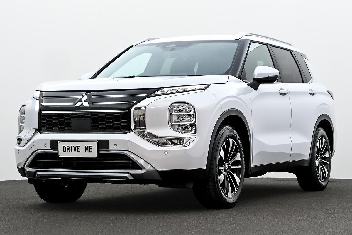 2025 Mitsubishi Outlander LS ZM