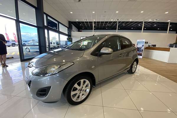 2014 Mazda 2 Neo Sport DE Series 2 thumb-4