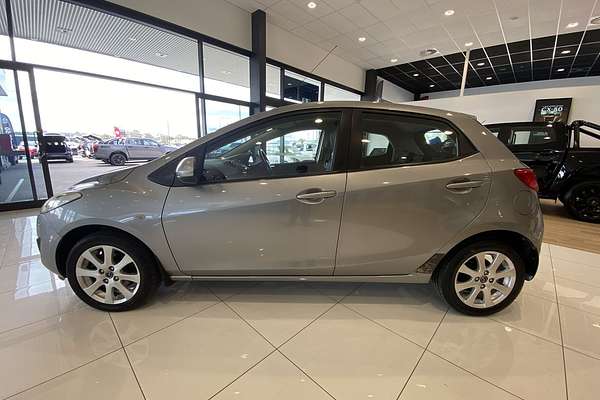 2014 Mazda 2 Neo Sport DE Series 2 thumb-5