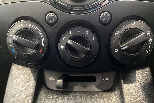 2014 Mazda 2 Neo Sport DE Series 2 thumb-28