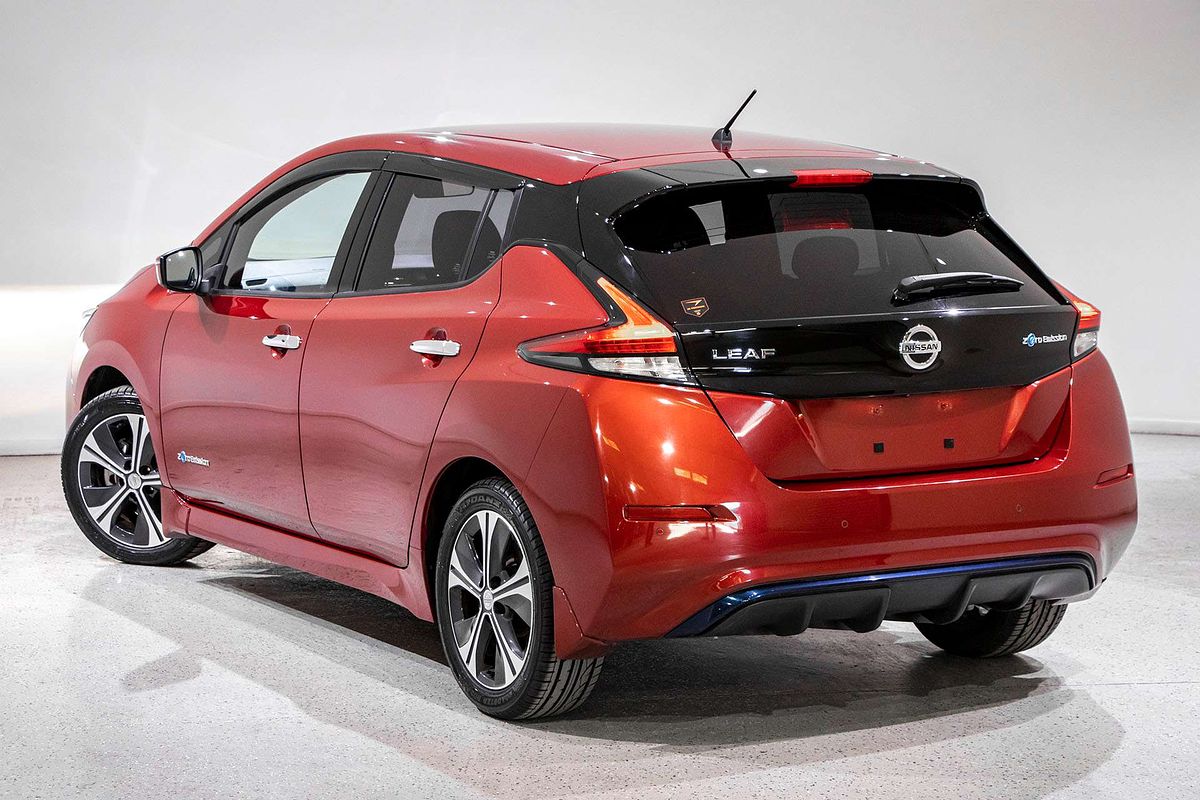 2018 Nissan LEAF X ZE1