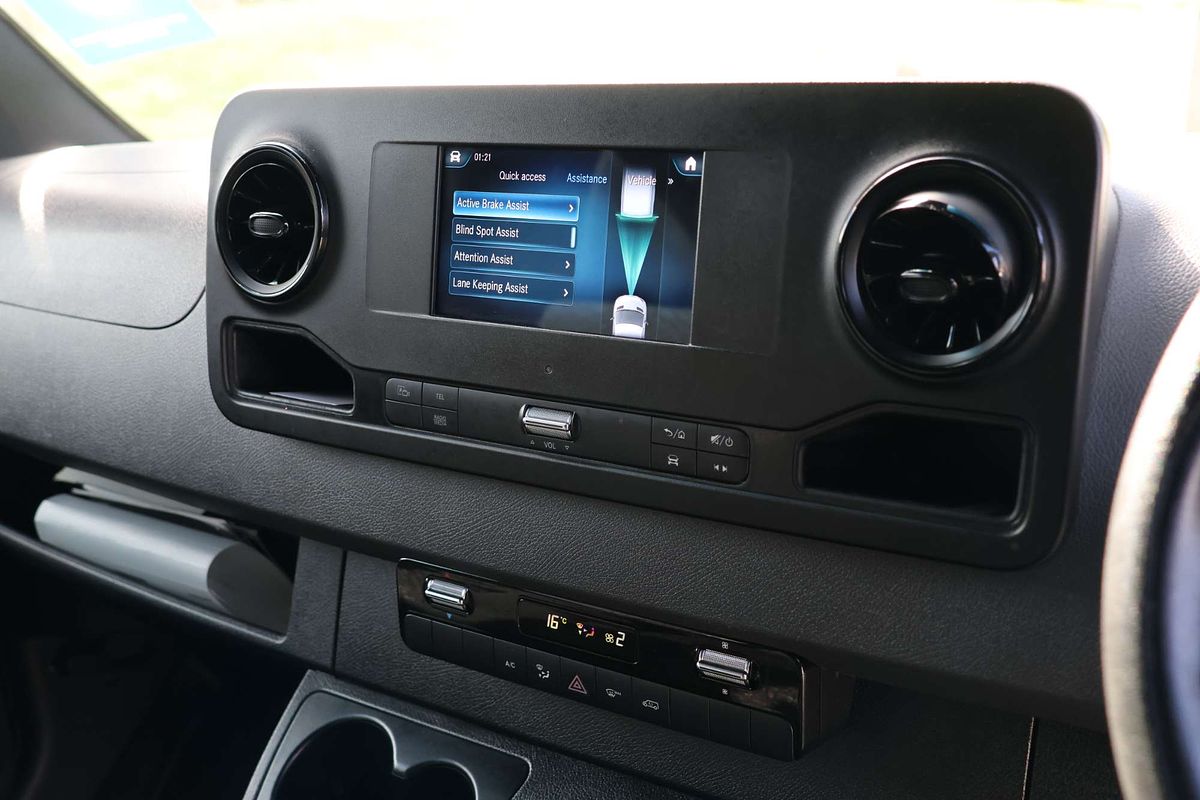 2021 Mercedes-Benz Sprinter 416CDI VS30 MWB Low Roof image 15