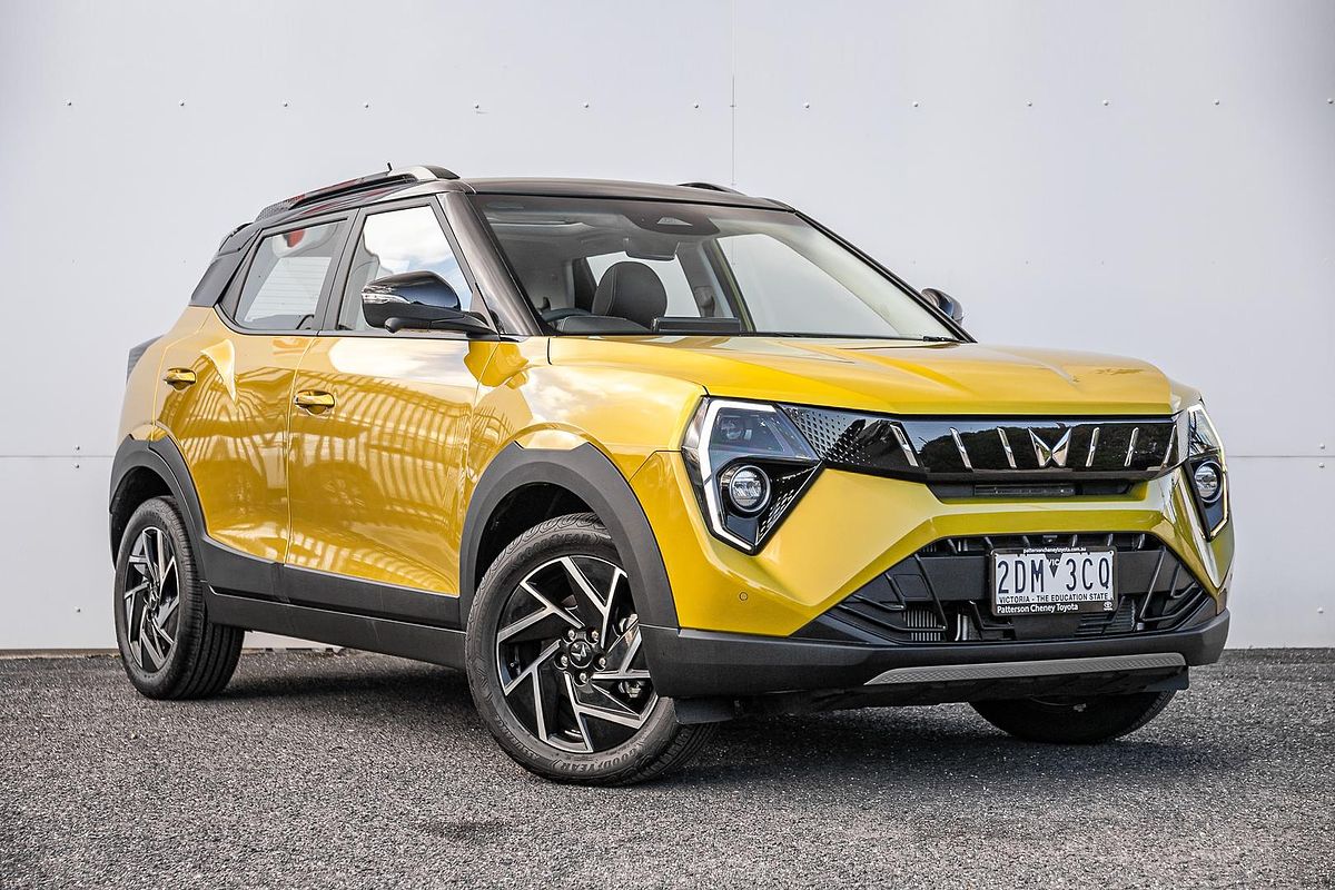 2025 Mahindra XUV3XO AX7L