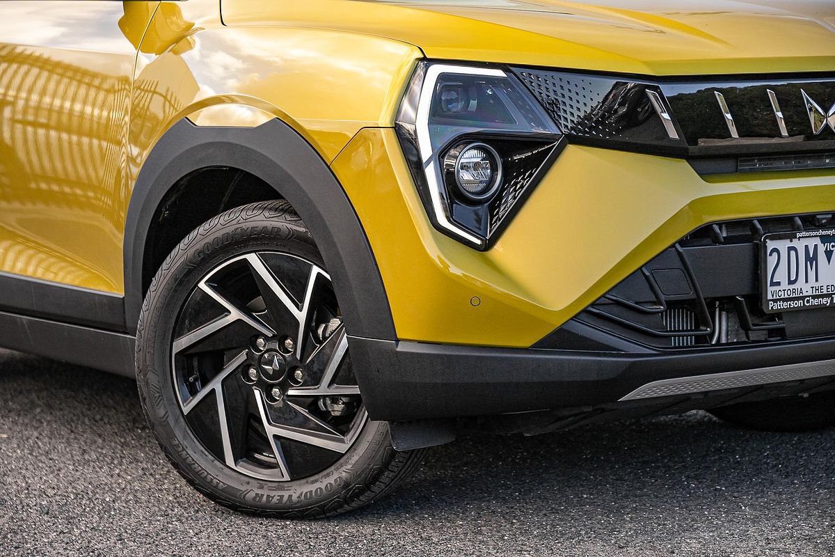 2025 Mahindra XUV3XO AX7L