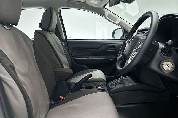2024 Mitsubishi Triton GLX MR 4X4 thumb-11