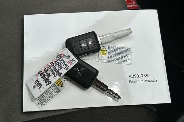 2024 Mitsubishi Triton GLX MR 4X4 thumb-21