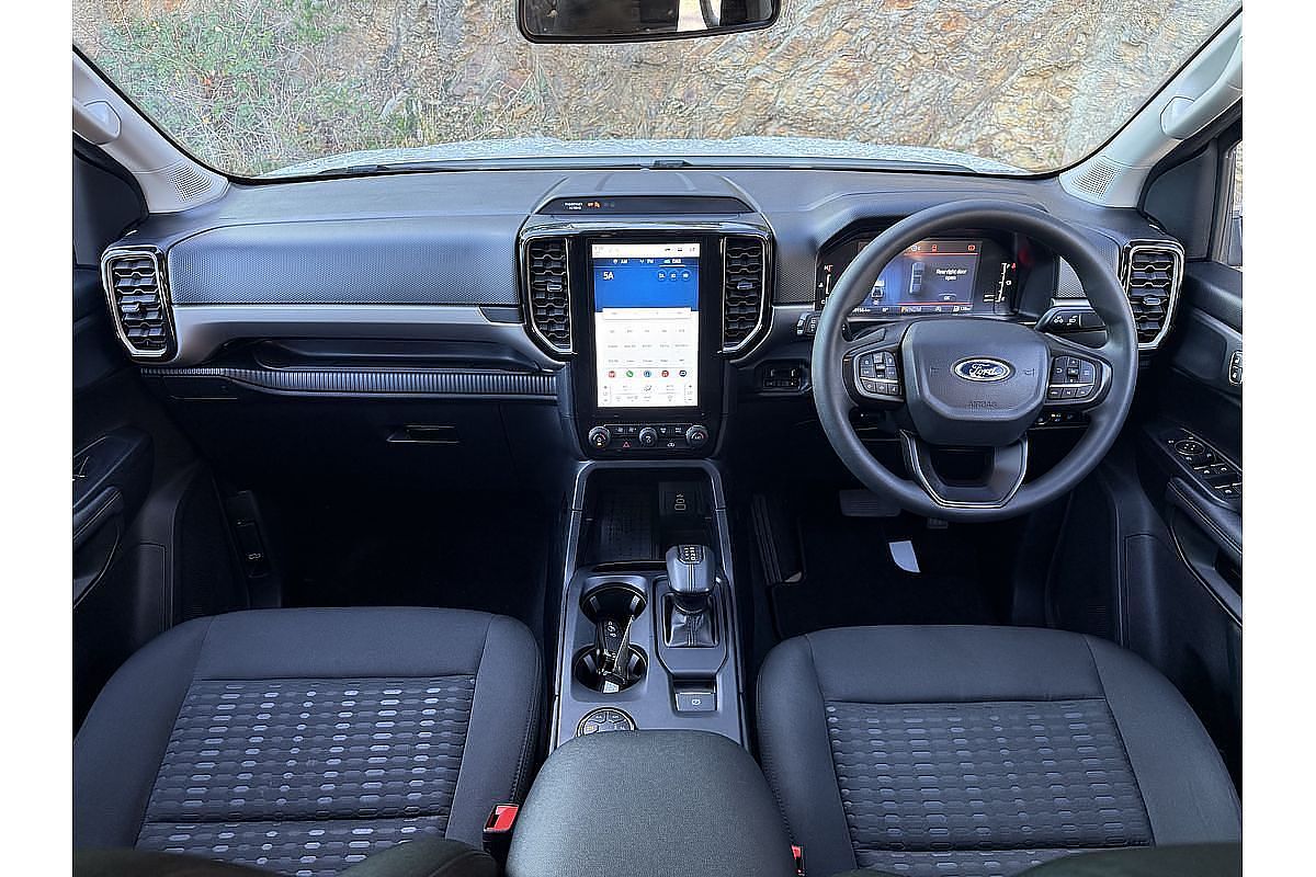 2025 Ford Everest Ambiente 2.0L