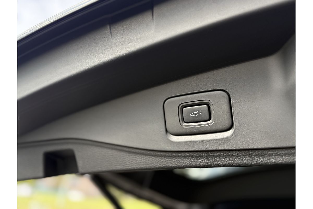2023 Isuzu MU-X LS-T