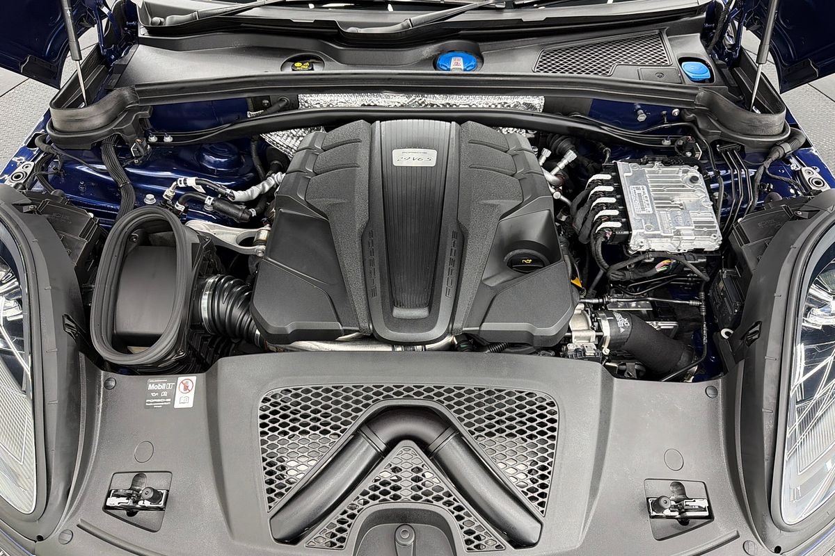 2024 Porsche Macan S 95B