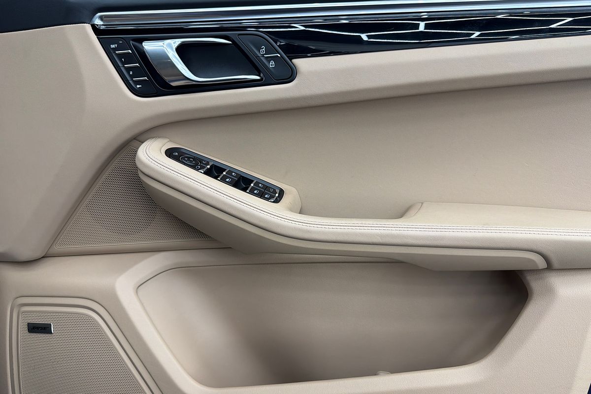 2024 Porsche Macan S 95B