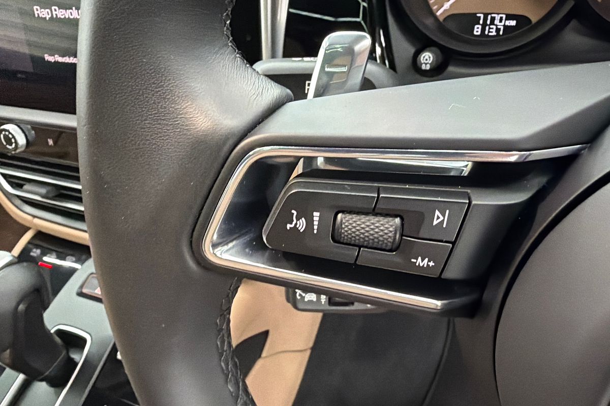 2024 Porsche Macan S 95B