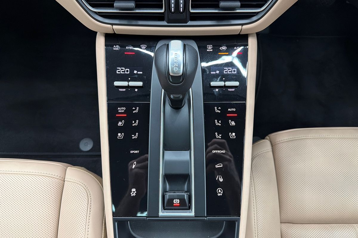 2024 Porsche Macan S 95B