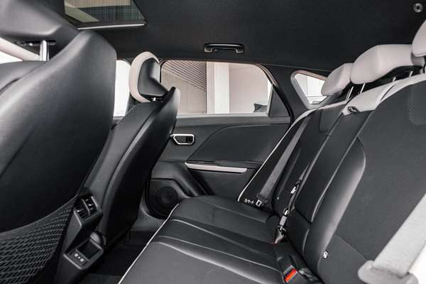 2026 Kia K4 GT-Line CL4m thumb-9