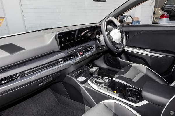 2026 Kia K4 GT-Line CL4m thumb-6