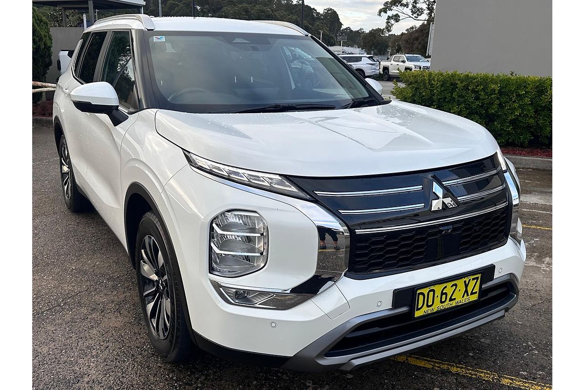 2025 Mitsubishi Outlander LS ZM