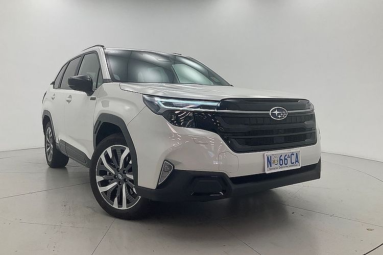2025 Subaru Forester Hybrid Touring S6