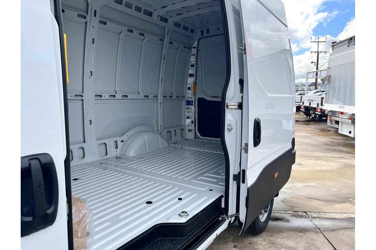 2025 IVECO Daily 35S14V image 17