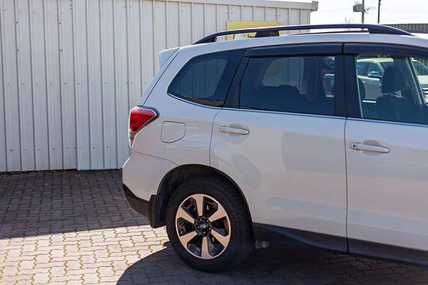 2016 Subaru Forester 2.5i-L S4 thumb-3