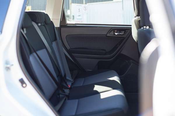 2016 Subaru Forester 2.5i-L S4 thumb-4