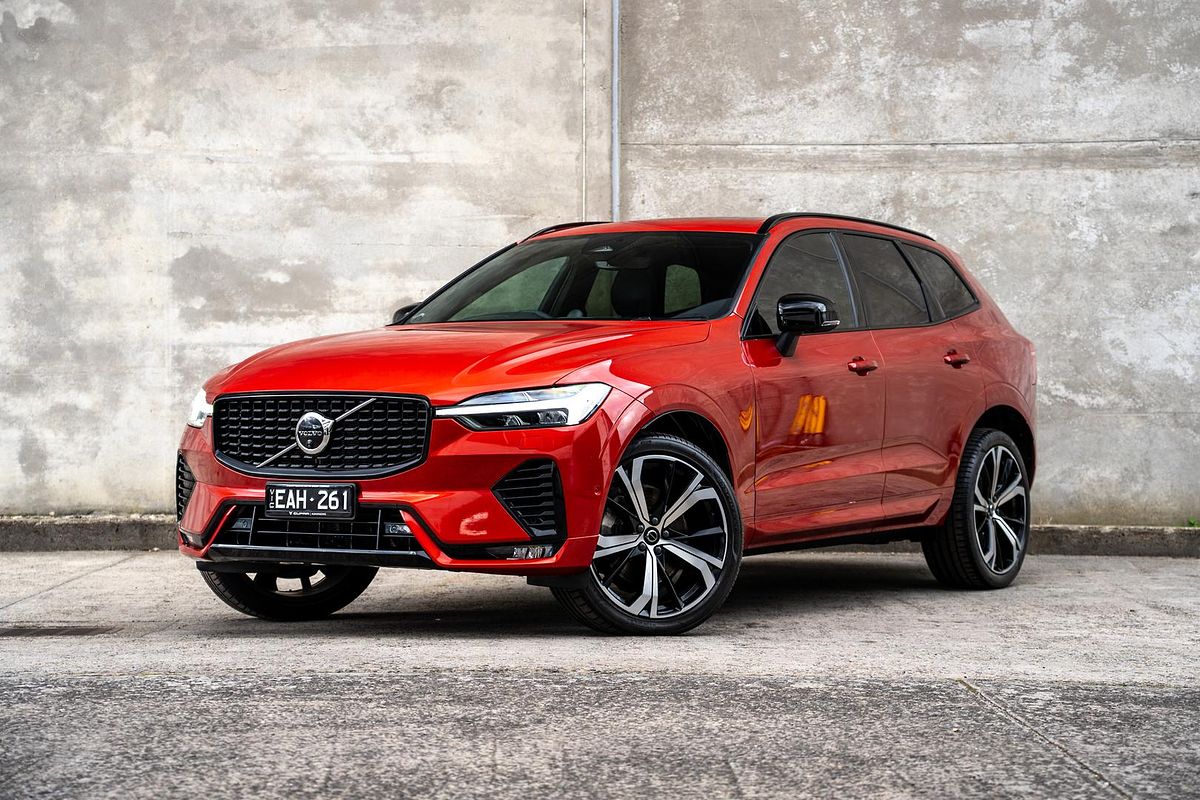 2022 Volvo XC60 B6 R-Design