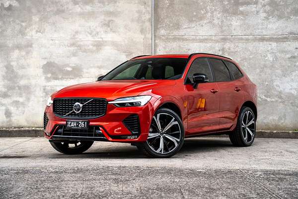 2022 Volvo XC60 B6 R-Design