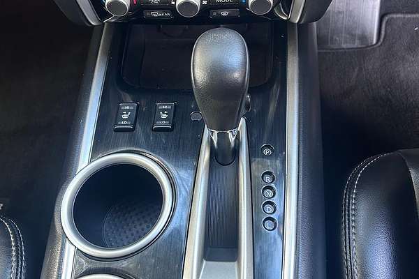 2018 Nissan Pathfinder ST-L R52 Series III thumb-25