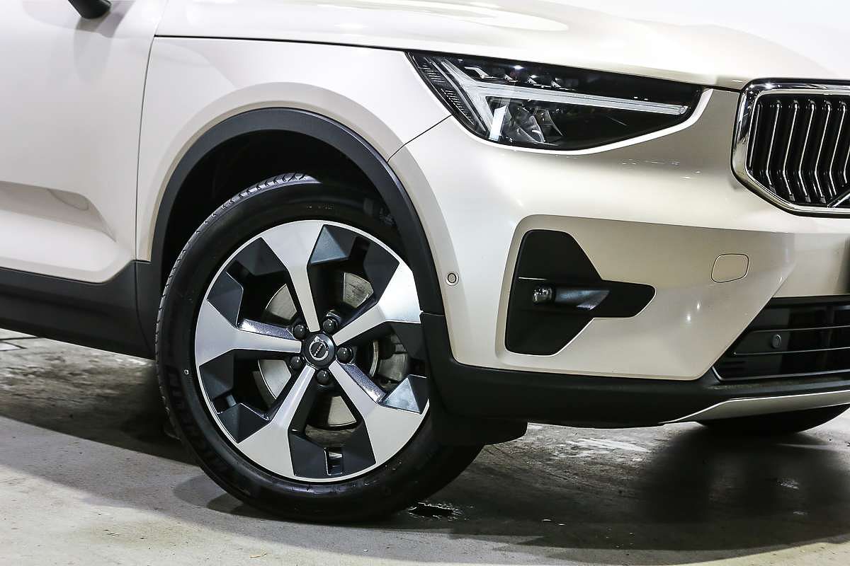 2022 Volvo XC40 Ultimate B4 Bright