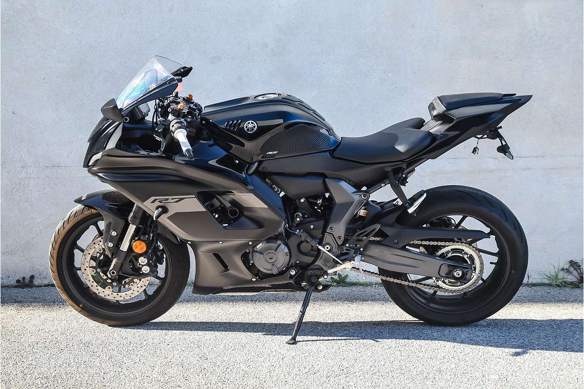 2025 Yamaha R7