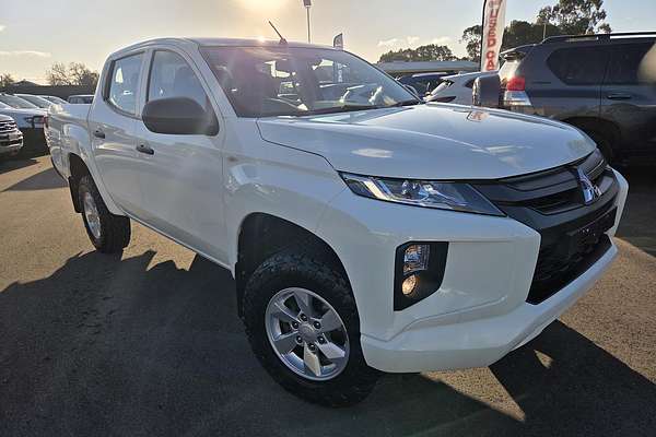 2022 Mitsubishi Triton GLX MR 4X4