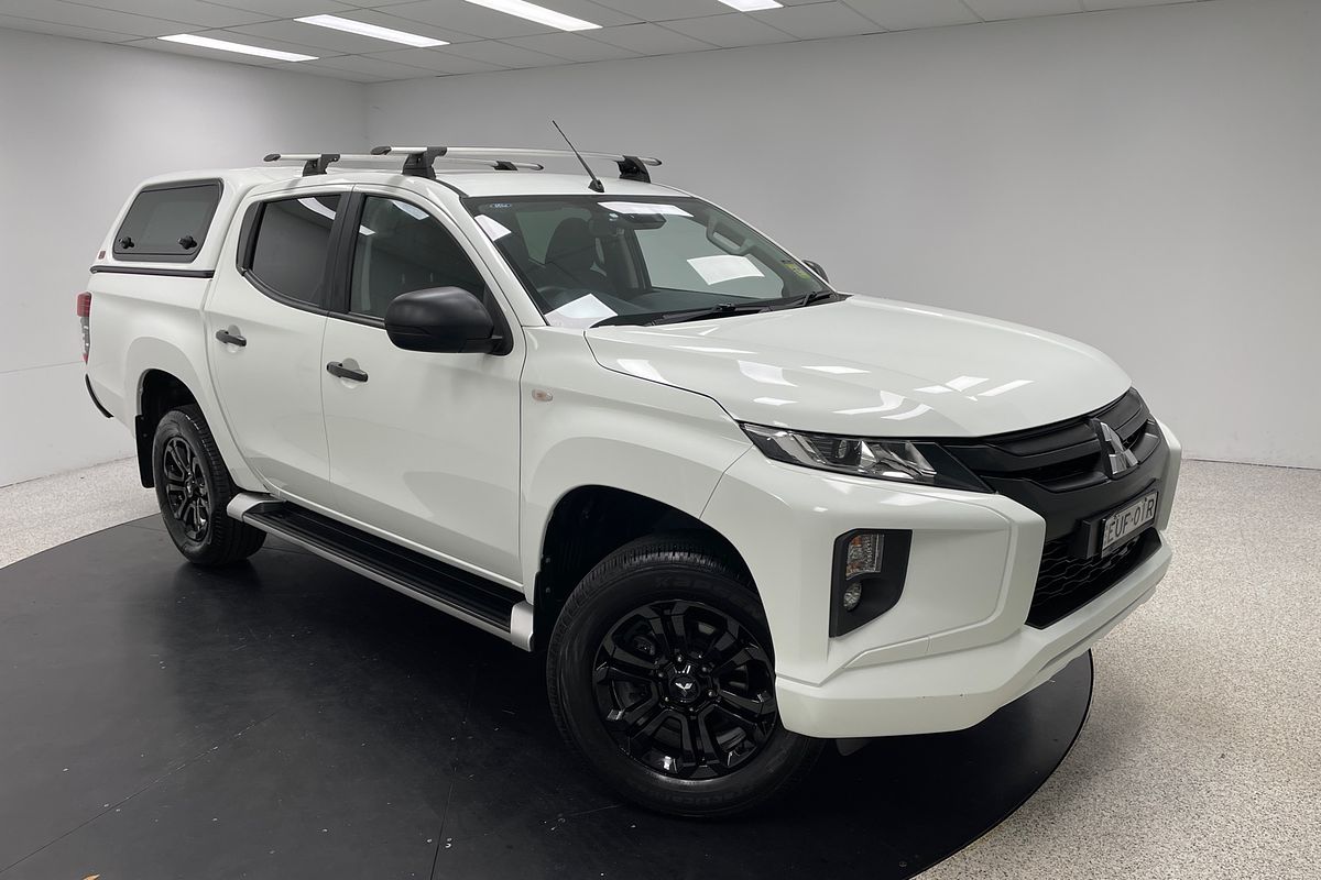 2022 Mitsubishi MR