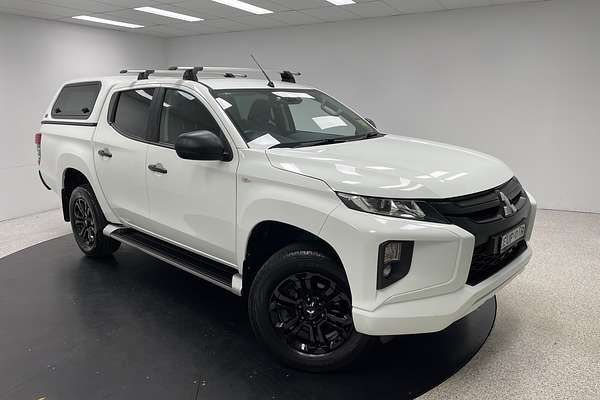 2022 Mitsubishi MR