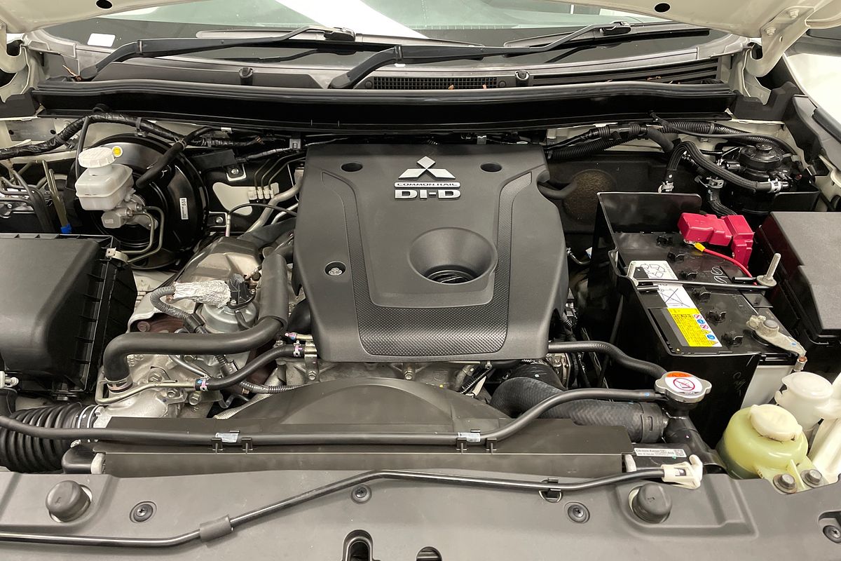 2022 Mitsubishi MR