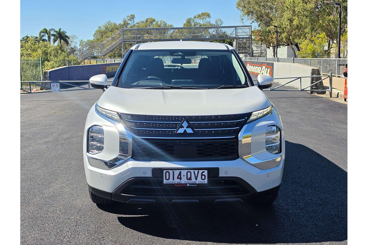 2023 Mitsubishi Outlander ES ZM