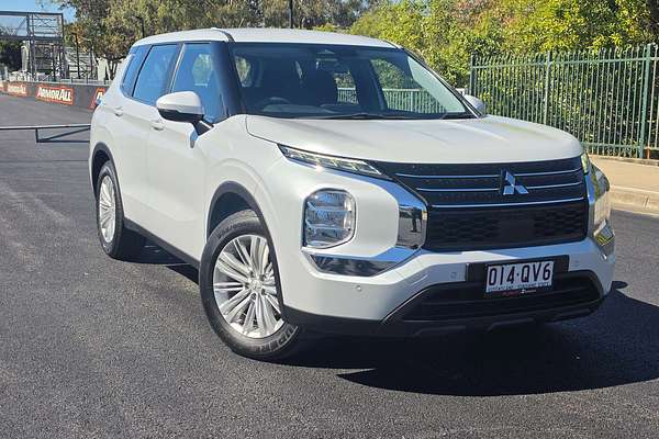 2023 Mitsubishi Outlander ES ZM