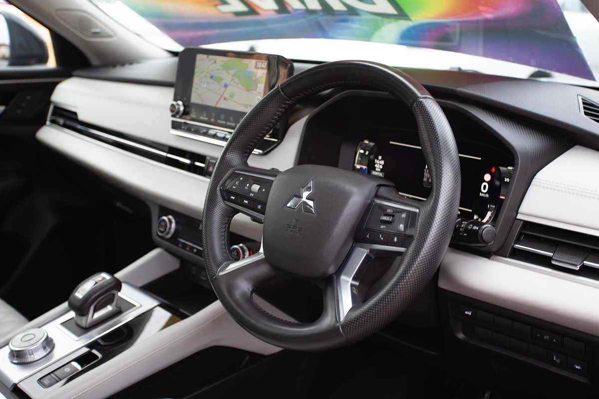 2022 Mitsubishi Outlander Exceed ZM