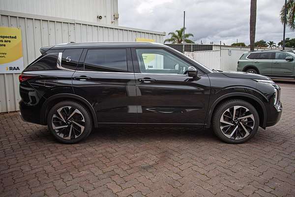 2022 Mitsubishi Outlander Exceed ZM thumb-3
