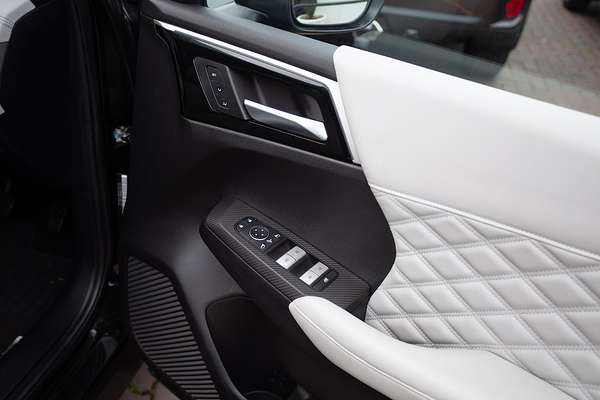 2022 Mitsubishi Outlander Exceed ZM thumb-8