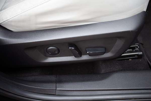 2022 Mitsubishi Outlander Exceed ZM thumb-18