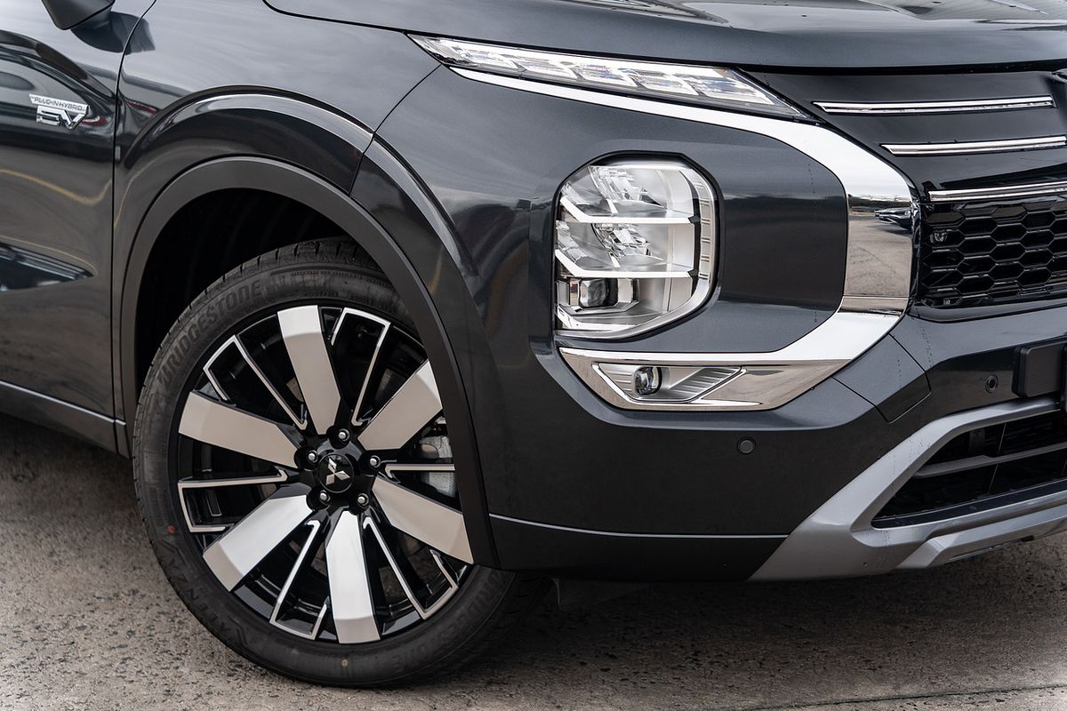 2025 Mitsubishi Outlander PHEV Exceed ZM