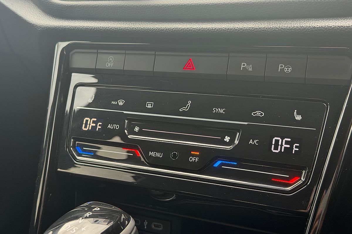 2024 Volkswagen T-Roc 140TSI R-Line D11