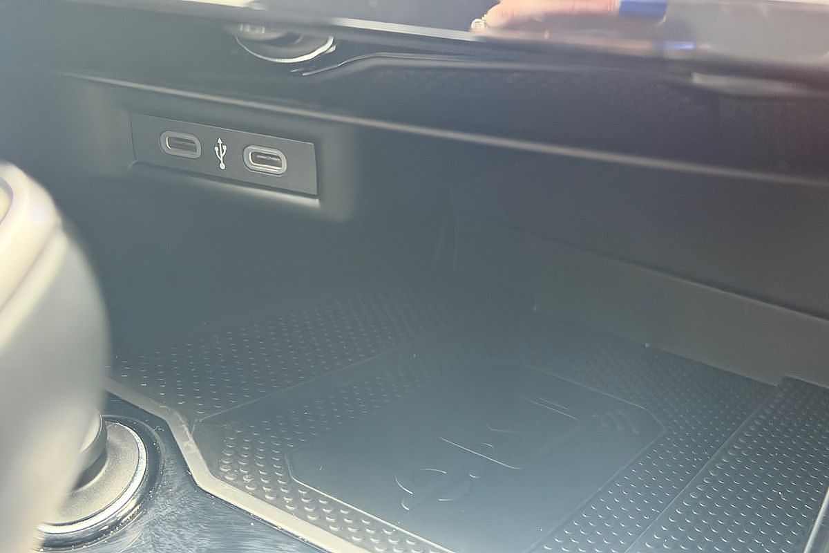 2024 Volkswagen T-Roc 140TSI R-Line D11