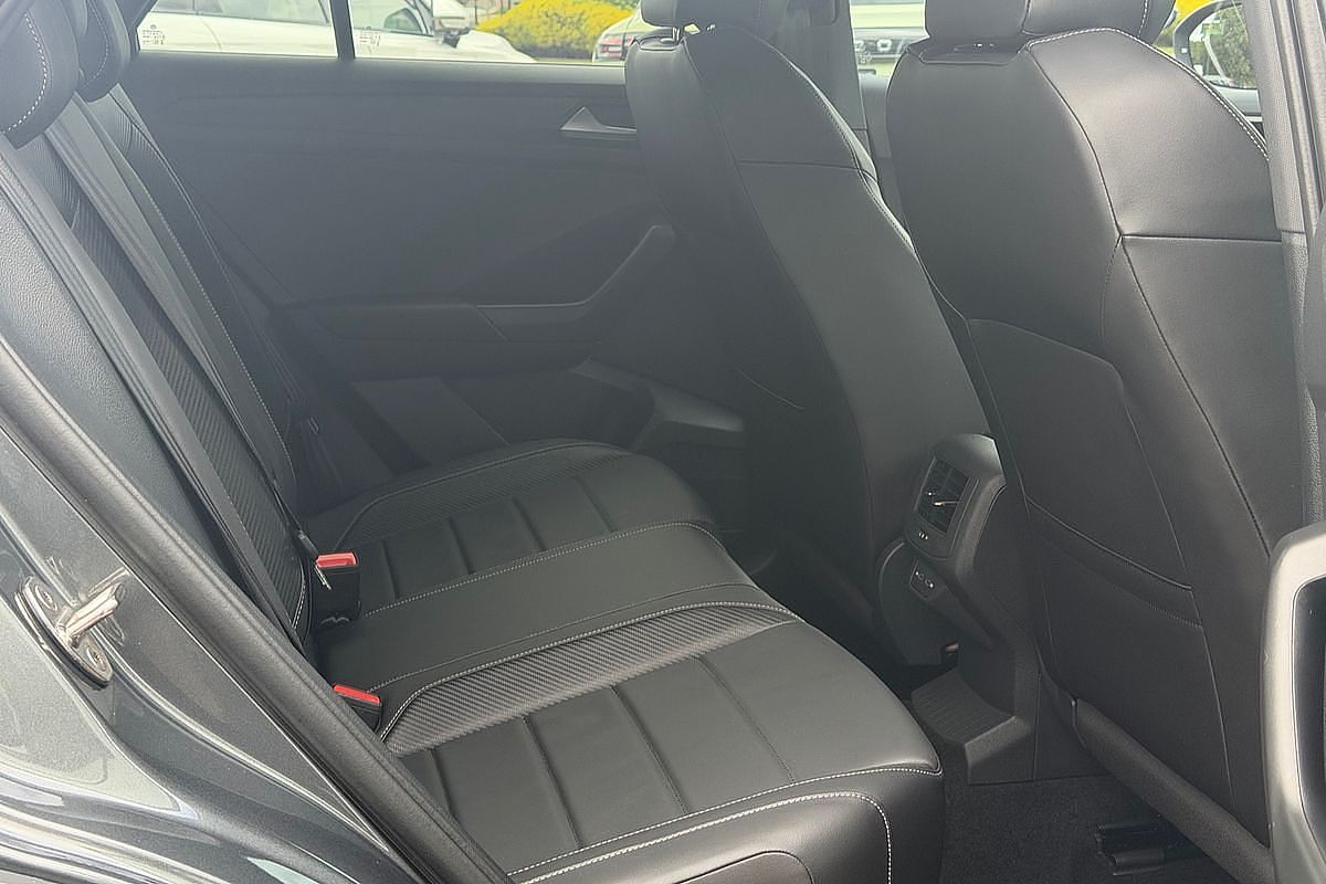2024 Volkswagen T-Roc 140TSI R-Line D11