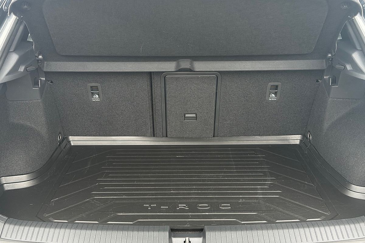 2024 Volkswagen T-Roc 140TSI R-Line D11