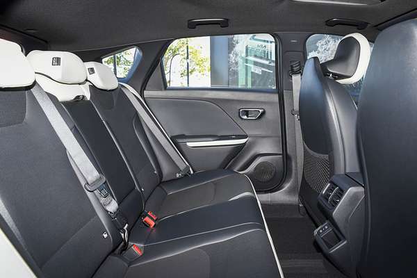 2026 Kia K4 GT-Line CL4m thumb-8