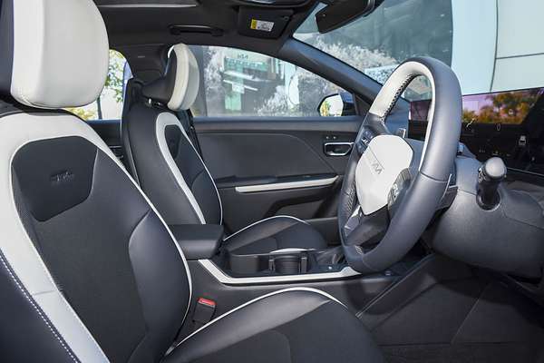 2026 Kia K4 GT-Line CL4m thumb-9
