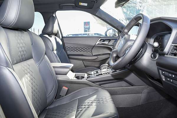 2025 Mitsubishi Outlander PHEV GSR ZM thumb-9