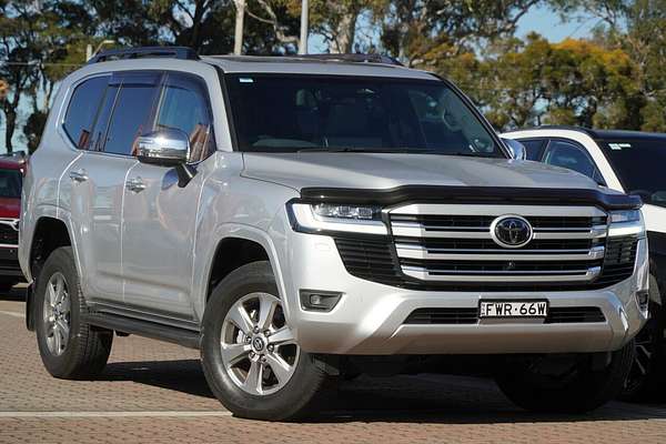 2025 Toyota Landcruiser Sahara FJA300R