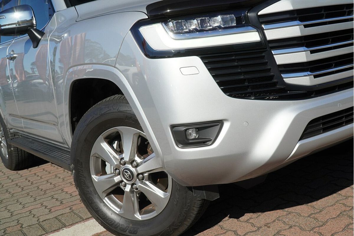2025 Toyota Landcruiser Sahara FJA300R